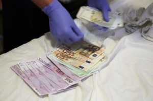 zwart geld euro drugsgeld, aanhouding